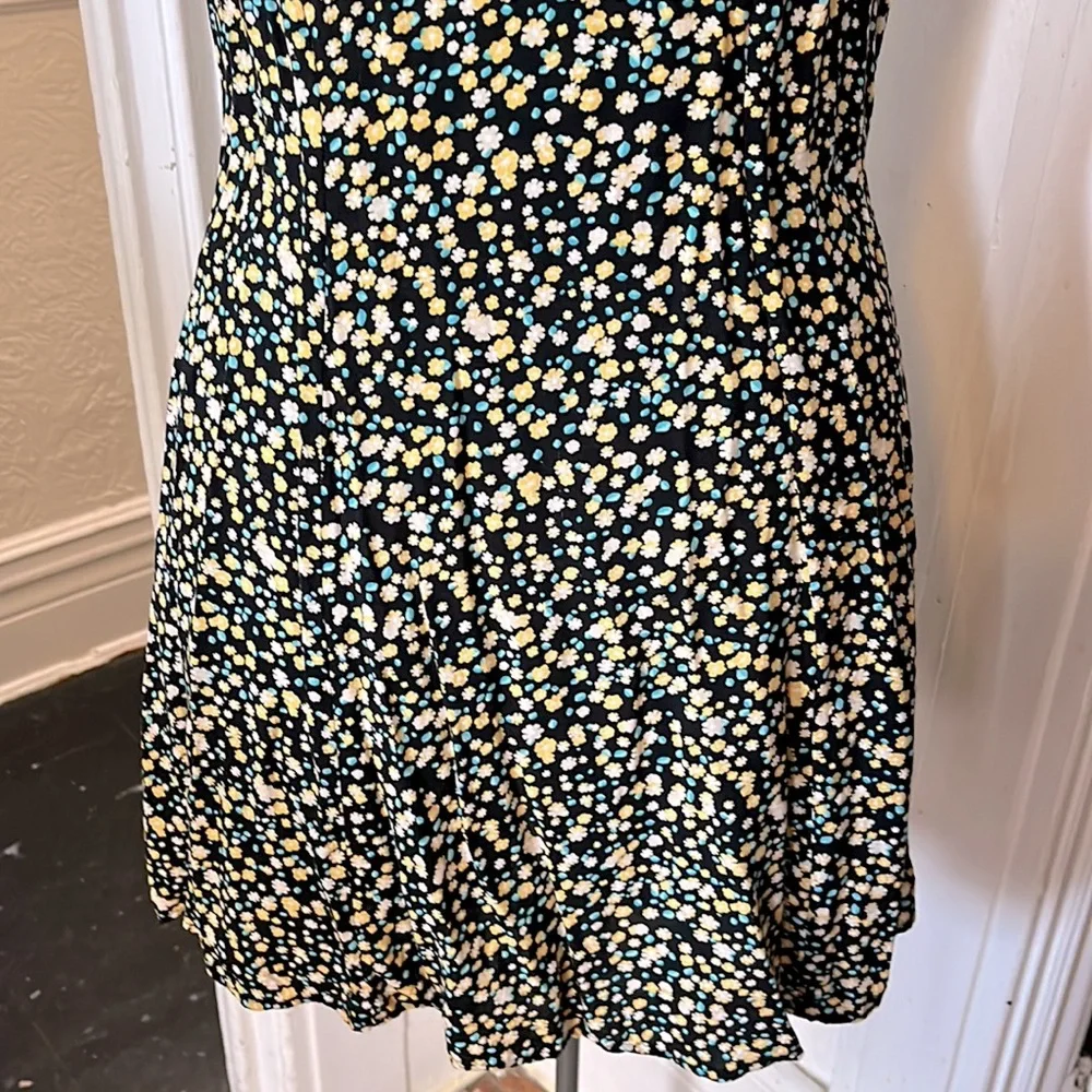 Forever 21 Ditsy Floral Summer Mini Swing Dress with Back Piece, size Medium - Picture 4 of 12
